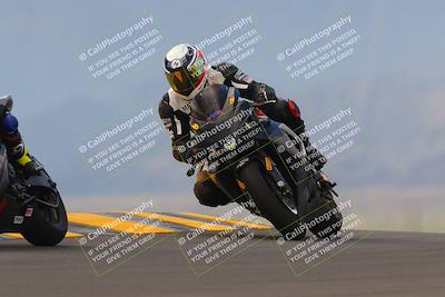 media/Sep-11-2022-SoCal Trackdays (Sun) [[81b7e951af]]/Turn 9 (930am)/